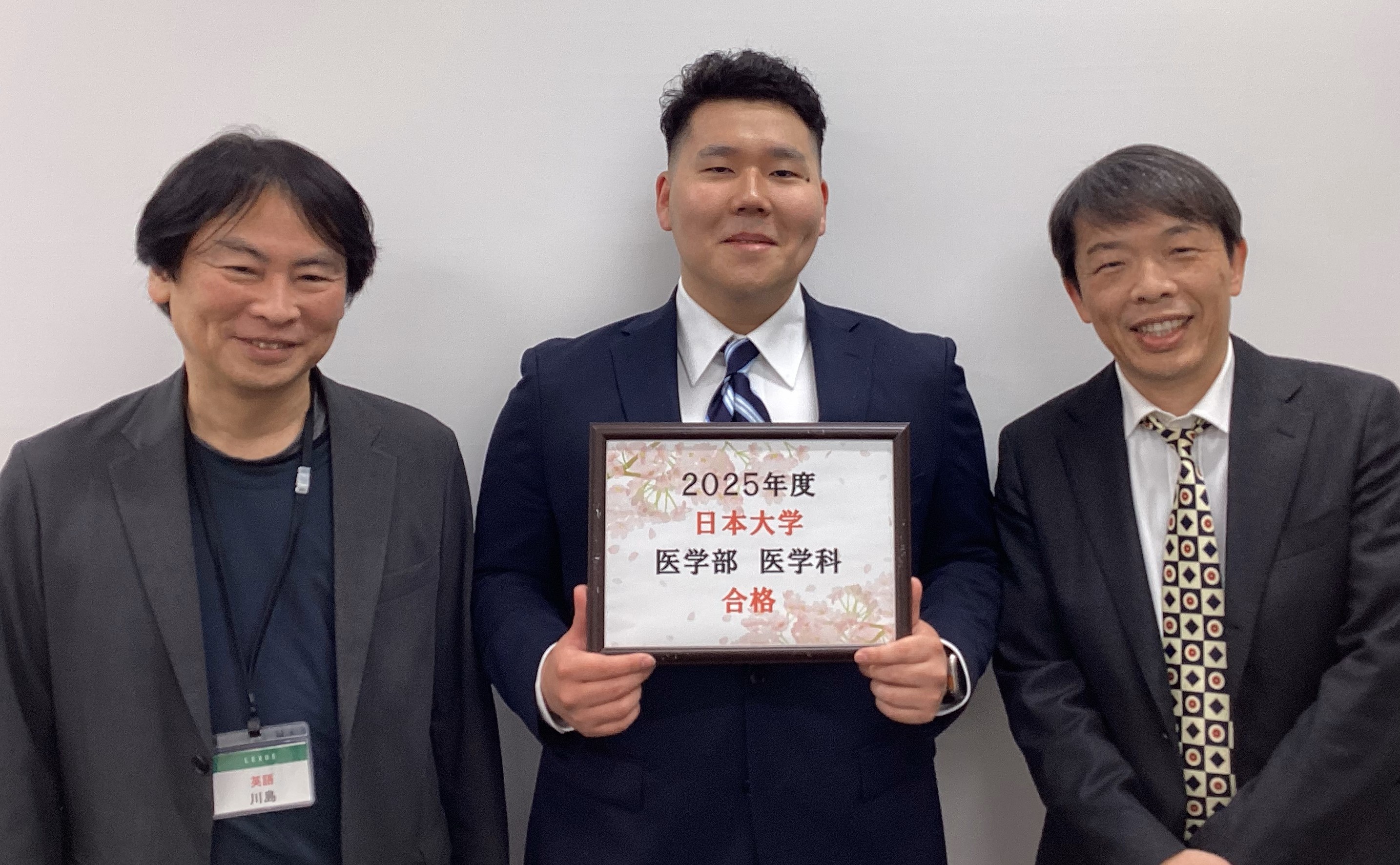 再受験で日本大学に合格した生徒の写真